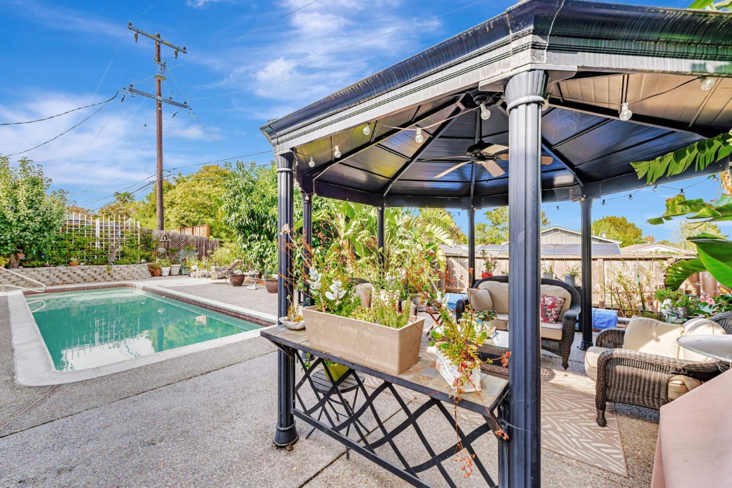 Detail Gallery Image 32 of 33 For 949 Pleasant Hill Rd, Redwood City,  CA 94061 - 5 Beds | 2 Baths