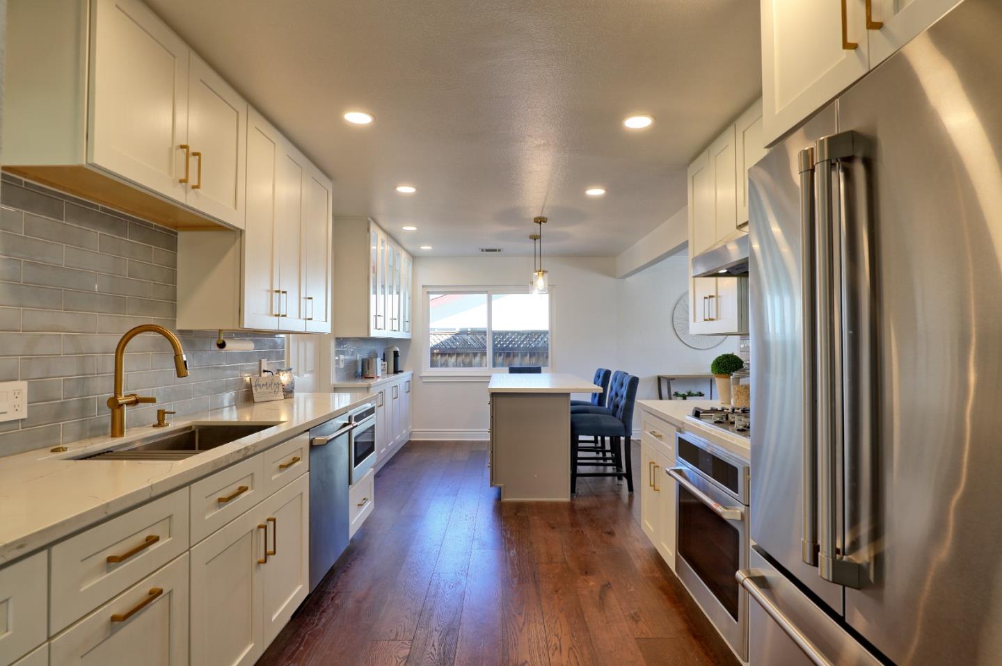 Detail Gallery Image 5 of 38 For 3874 Forester Ct, San Jose,  CA 95121 - 4 Beds | 3 Baths