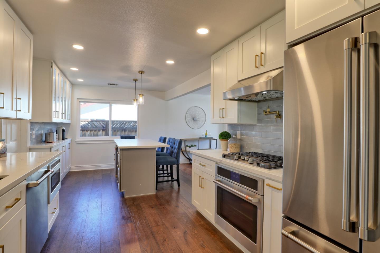 Detail Gallery Image 7 of 38 For 3874 Forester Ct, San Jose,  CA 95121 - 4 Beds | 3 Baths