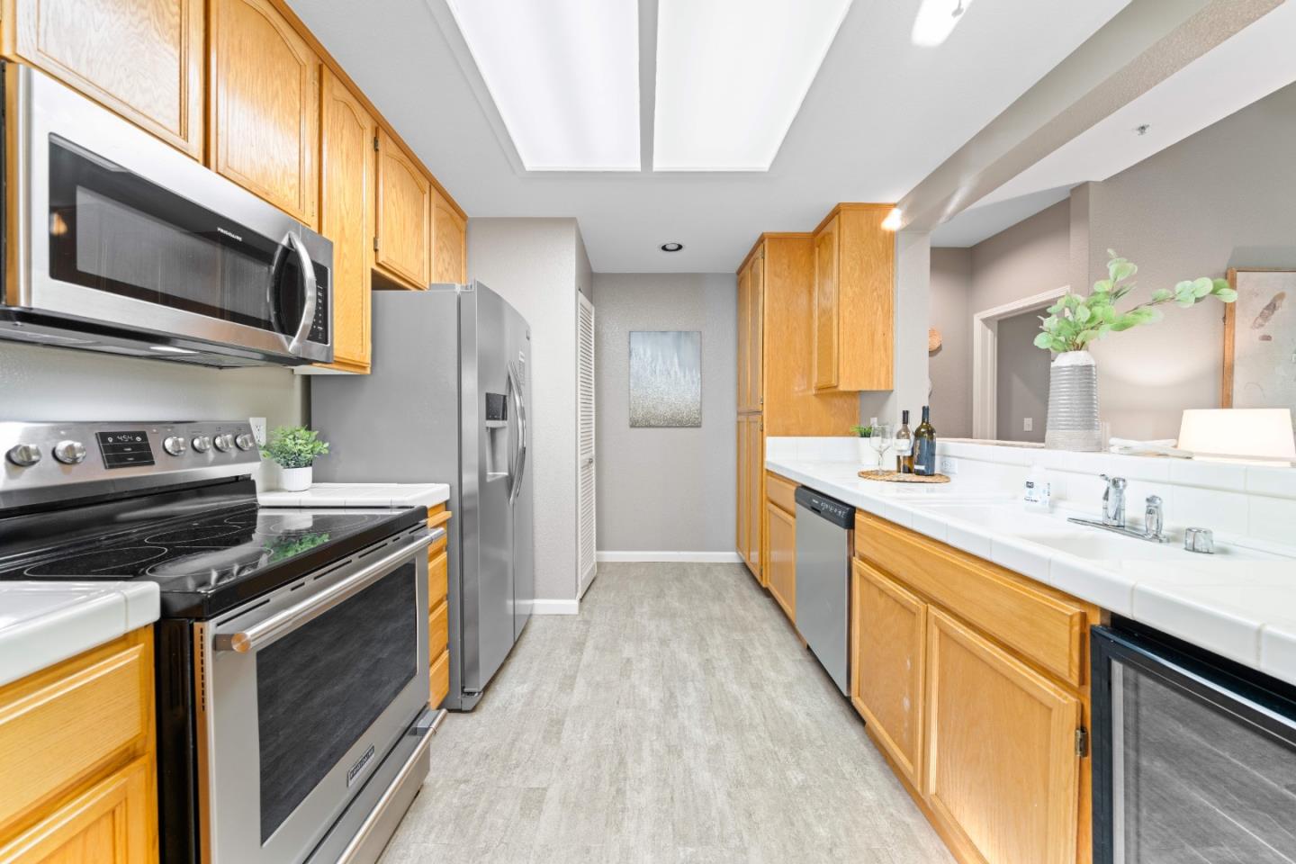 Detail Gallery Image 11 of 34 For 2604 Hastings Shore Ln, Redwood City,  CA 94065 - 2 Beds | 2 Baths