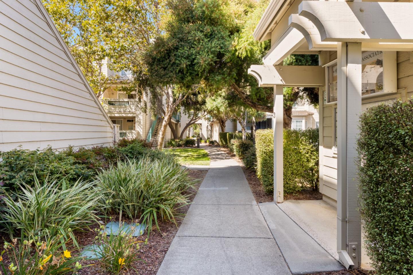 Detail Gallery Image 27 of 34 For 2604 Hastings Shore Ln, Redwood City,  CA 94065 - 2 Beds | 2 Baths