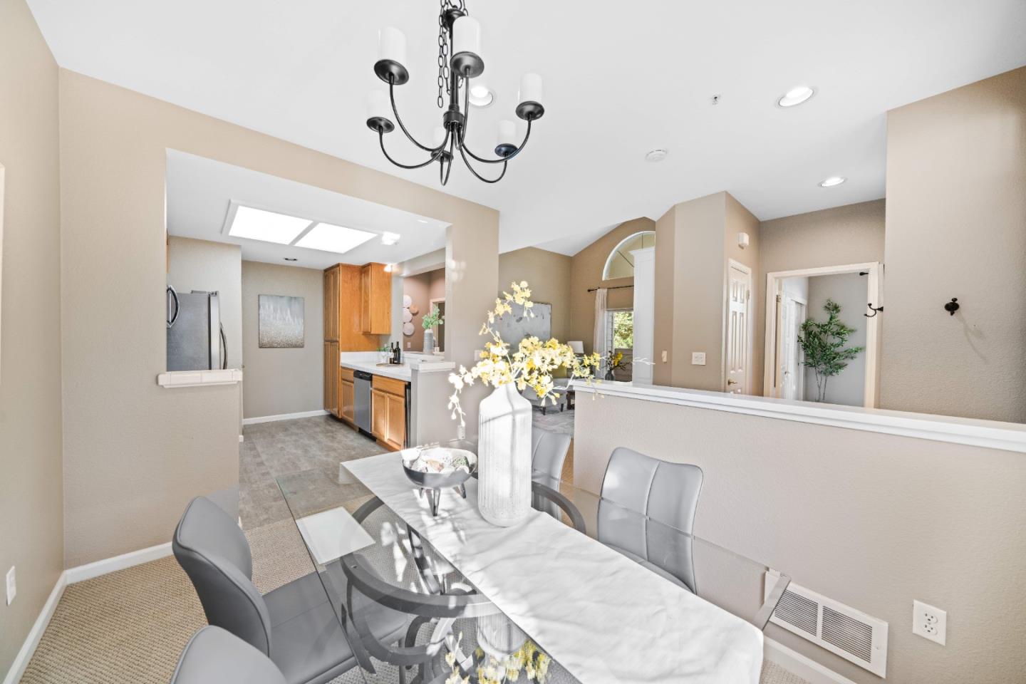 Detail Gallery Image 8 of 34 For 2604 Hastings Shore Ln, Redwood City,  CA 94065 - 2 Beds | 2 Baths