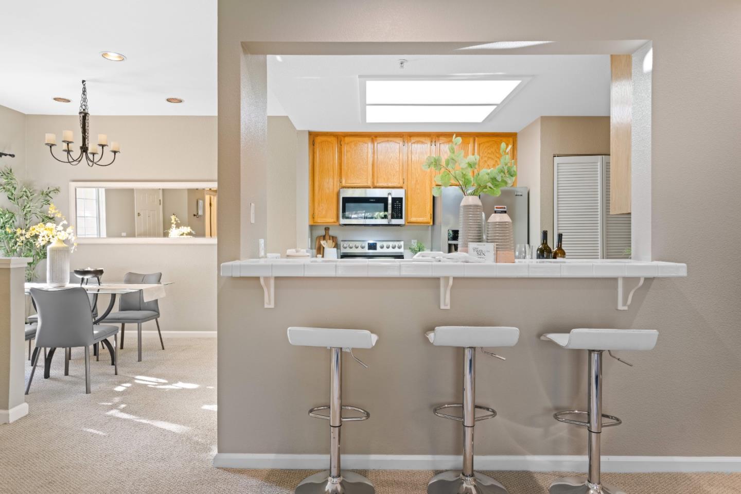 Detail Gallery Image 9 of 34 For 2604 Hastings Shore Ln, Redwood City,  CA 94065 - 2 Beds | 2 Baths