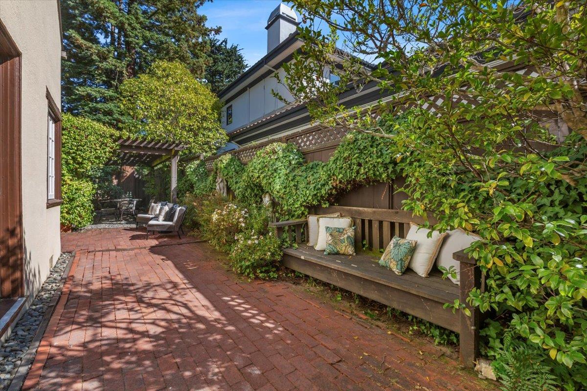 Detail Gallery Image 14 of 41 For 215 Warren Rd, San Mateo,  CA 94402 - 3 Beds | 2/1 Baths