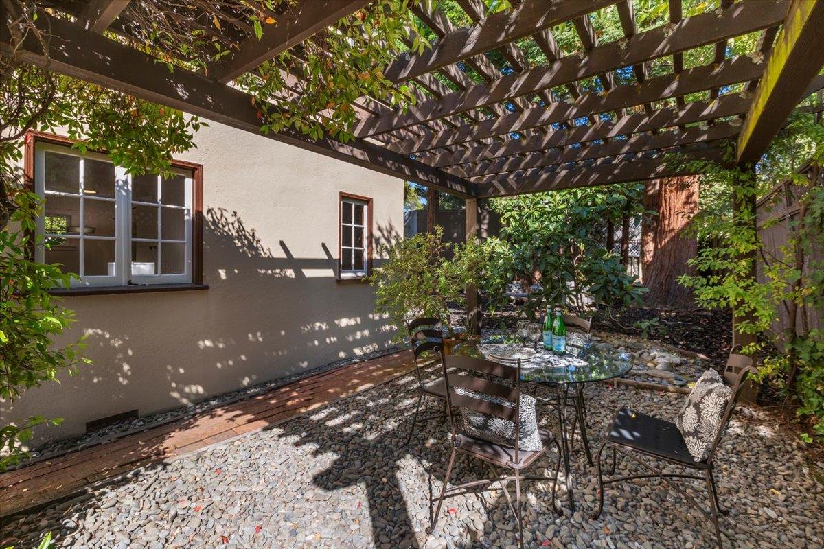 Detail Gallery Image 15 of 41 For 215 Warren Rd, San Mateo,  CA 94402 - 3 Beds | 2/1 Baths