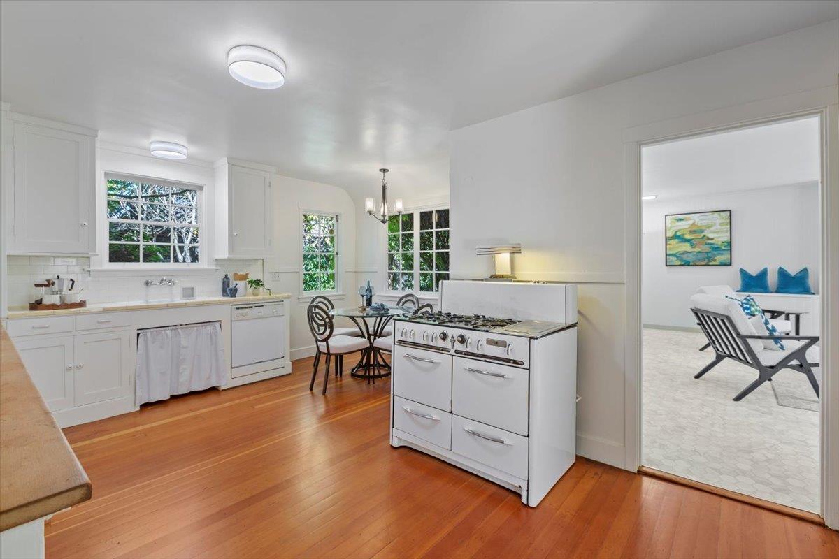 Detail Gallery Image 16 of 41 For 215 Warren Rd, San Mateo,  CA 94402 - 3 Beds | 2/1 Baths