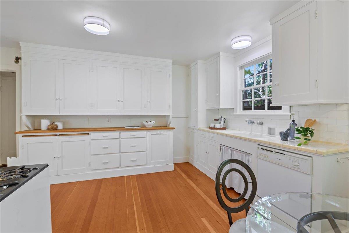 Detail Gallery Image 18 of 41 For 215 Warren Rd, San Mateo,  CA 94402 - 3 Beds | 2/1 Baths