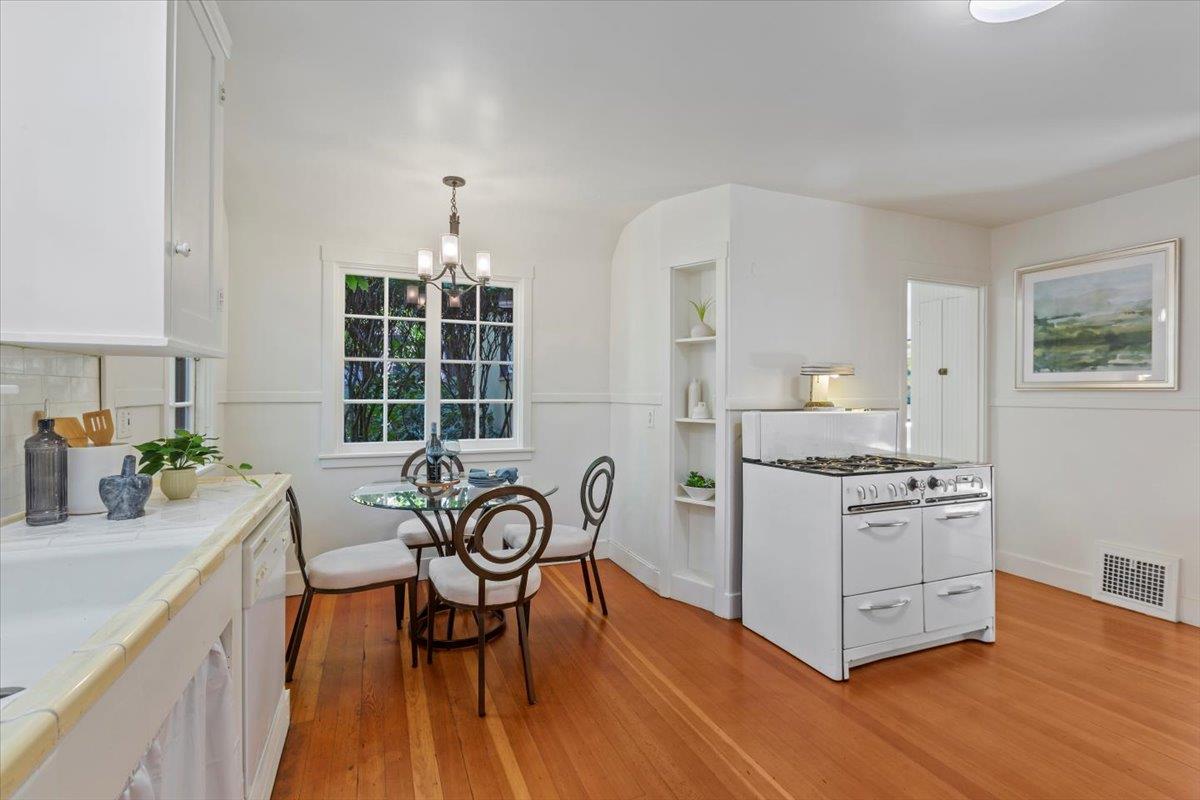 Detail Gallery Image 19 of 41 For 215 Warren Rd, San Mateo,  CA 94402 - 3 Beds | 2/1 Baths