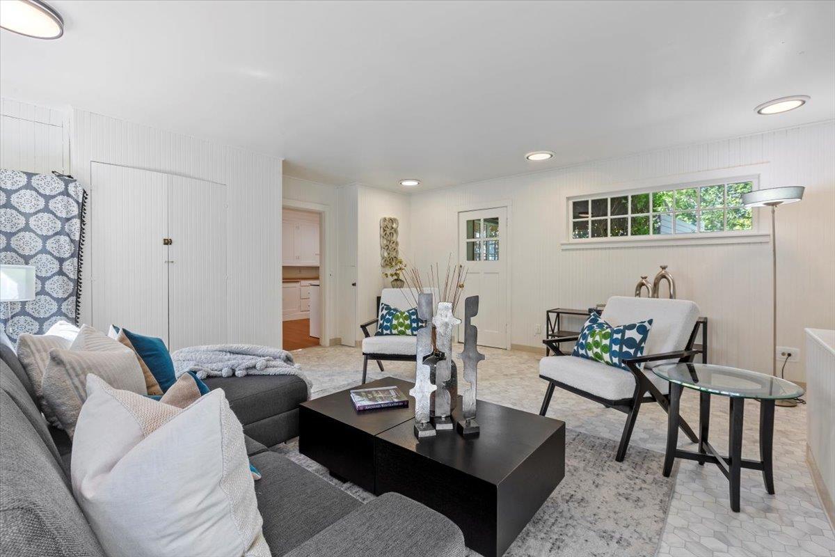 Detail Gallery Image 24 of 41 For 215 Warren Rd, San Mateo,  CA 94402 - 3 Beds | 2/1 Baths