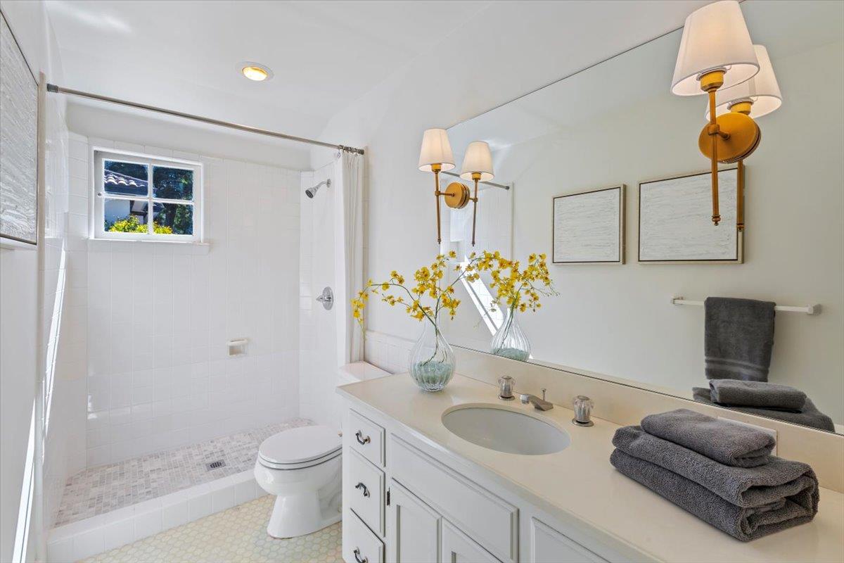 Detail Gallery Image 27 of 41 For 215 Warren Rd, San Mateo,  CA 94402 - 3 Beds | 2/1 Baths