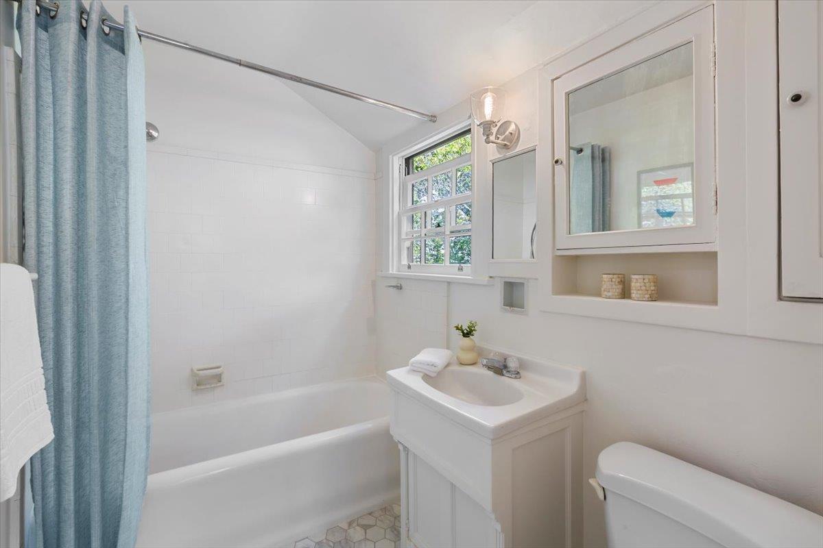 Detail Gallery Image 30 of 41 For 215 Warren Rd, San Mateo,  CA 94402 - 3 Beds | 2/1 Baths