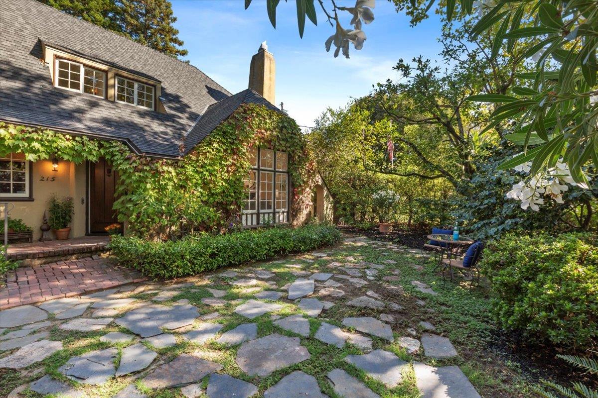 Detail Gallery Image 4 of 41 For 215 Warren Rd, San Mateo,  CA 94402 - 3 Beds | 2/1 Baths