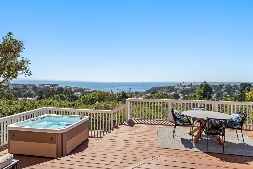 Detail Gallery Image 14 of 42 For 220 Shoreview Dr, Aptos,  CA 95003 - 4 Beds | 2 Baths
