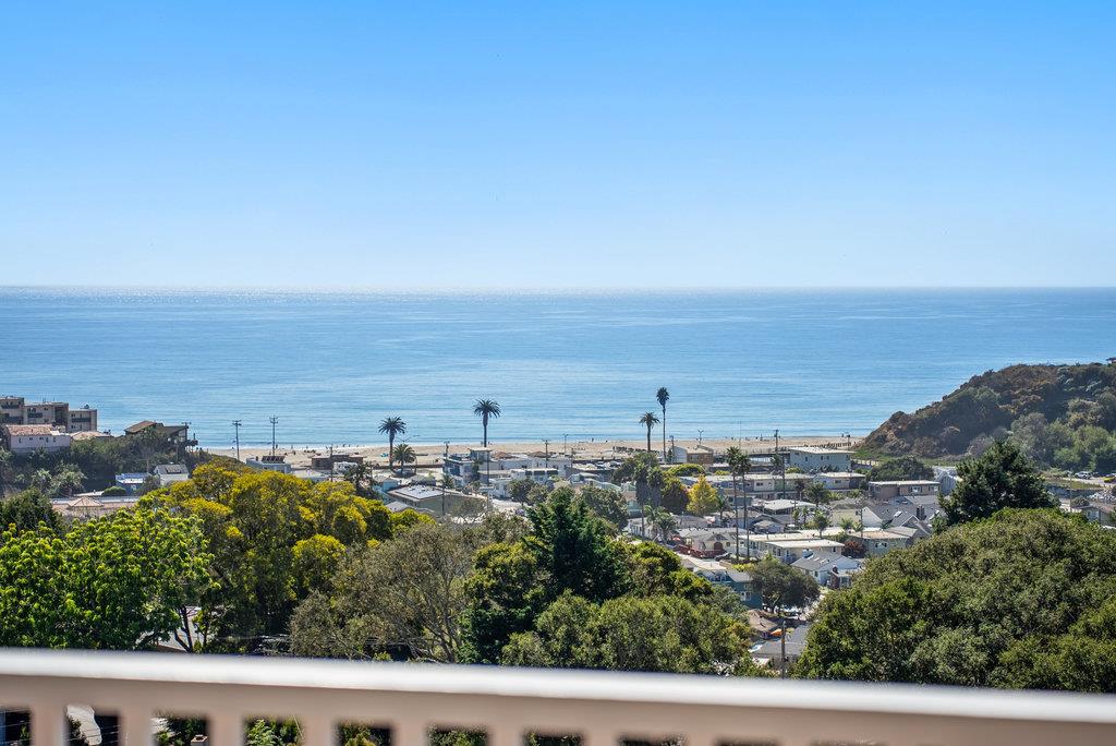 Detail Gallery Image 2 of 42 For 220 Shoreview Dr, Aptos,  CA 95003 - 4 Beds | 2 Baths