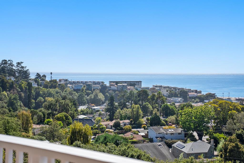 Detail Gallery Image 4 of 42 For 220 Shoreview Dr, Aptos,  CA 95003 - 4 Beds | 2 Baths