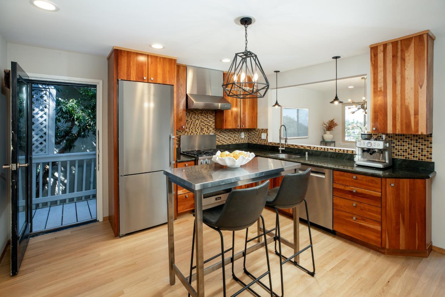 Detail Gallery Image 13 of 24 For 53 Madera Ave, San Carlos,  CA 94070 - 4 Beds | 2 Baths