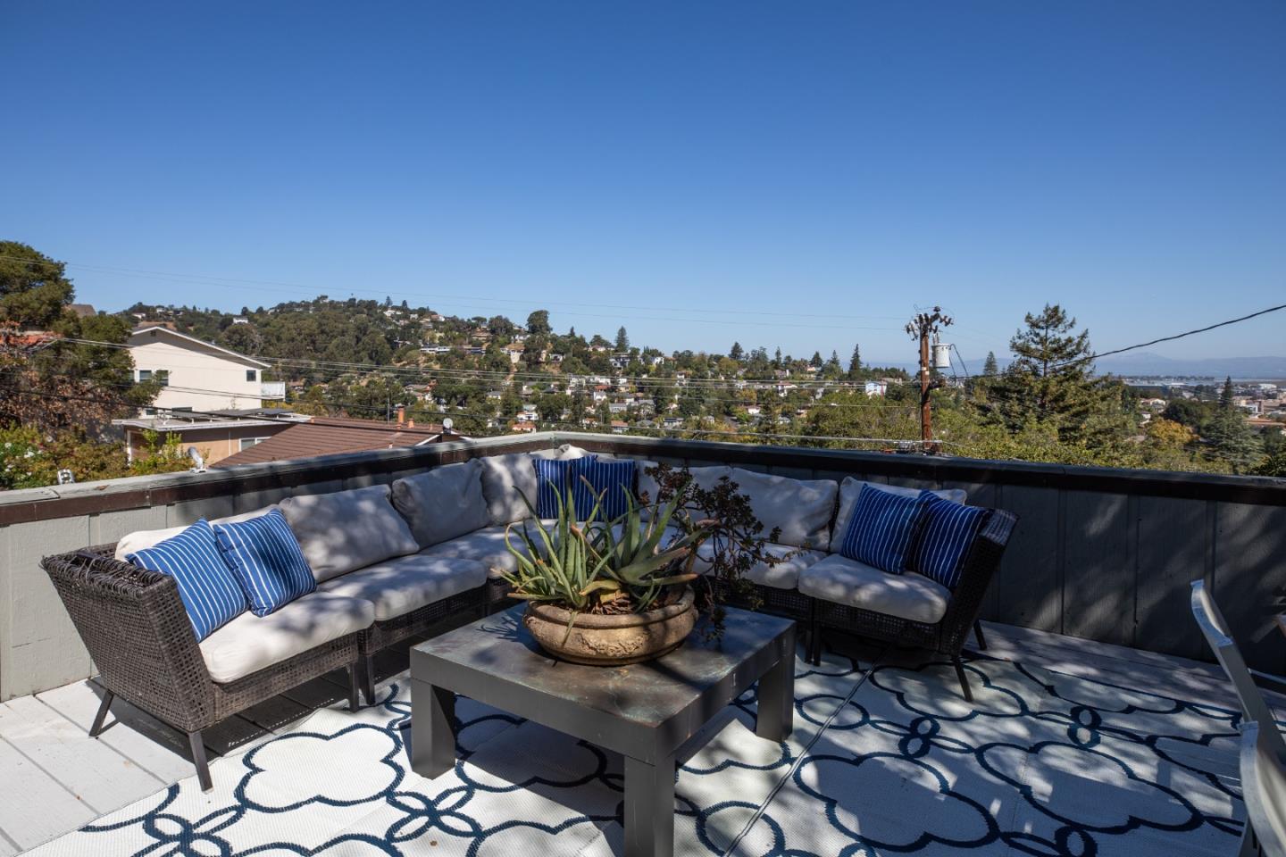 Detail Gallery Image 6 of 24 For 53 Madera Ave, San Carlos,  CA 94070 - 4 Beds | 2 Baths