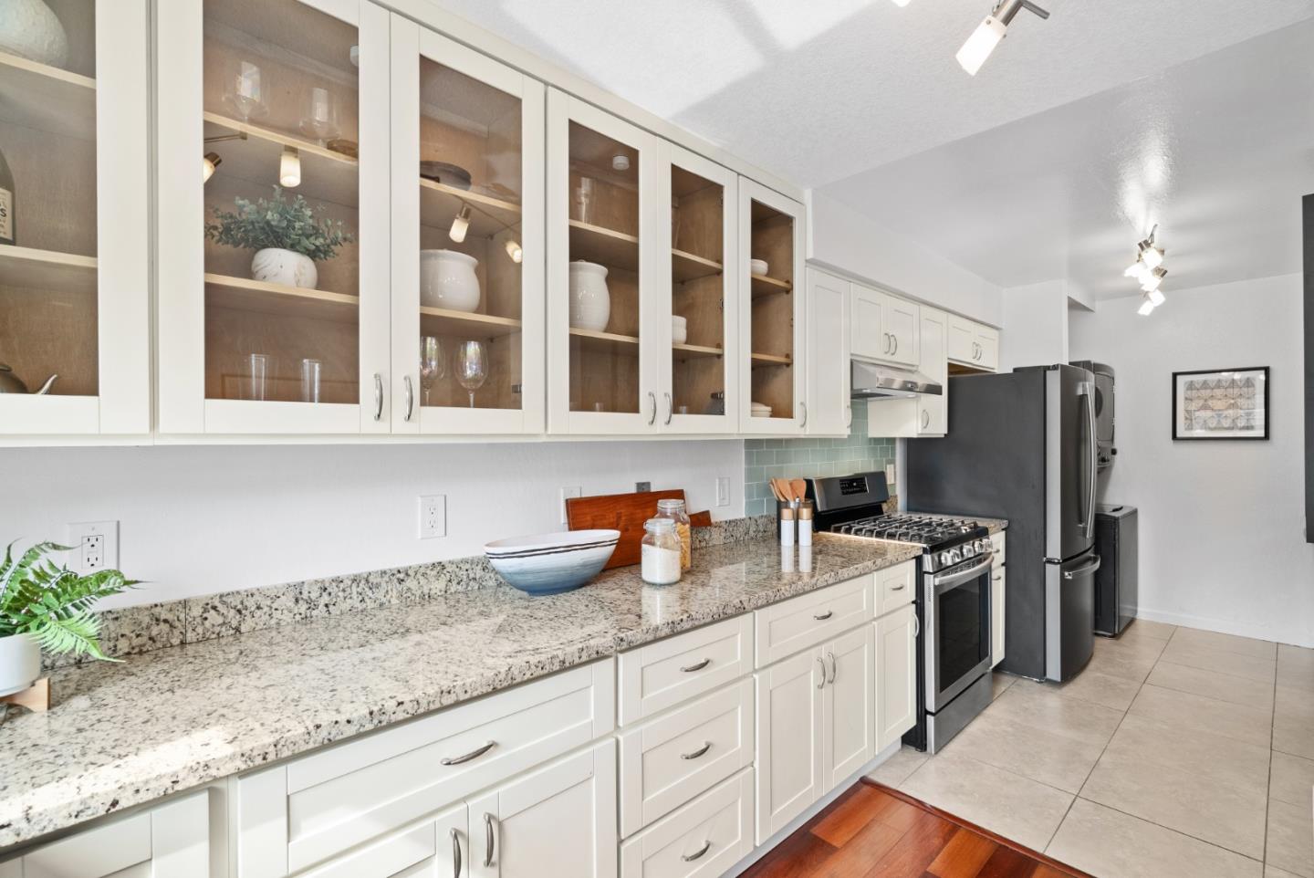 Detail Gallery Image 3 of 13 For 3252 Cropley Ave, San Jose,  CA 95132 - 2 Beds | 1 Baths