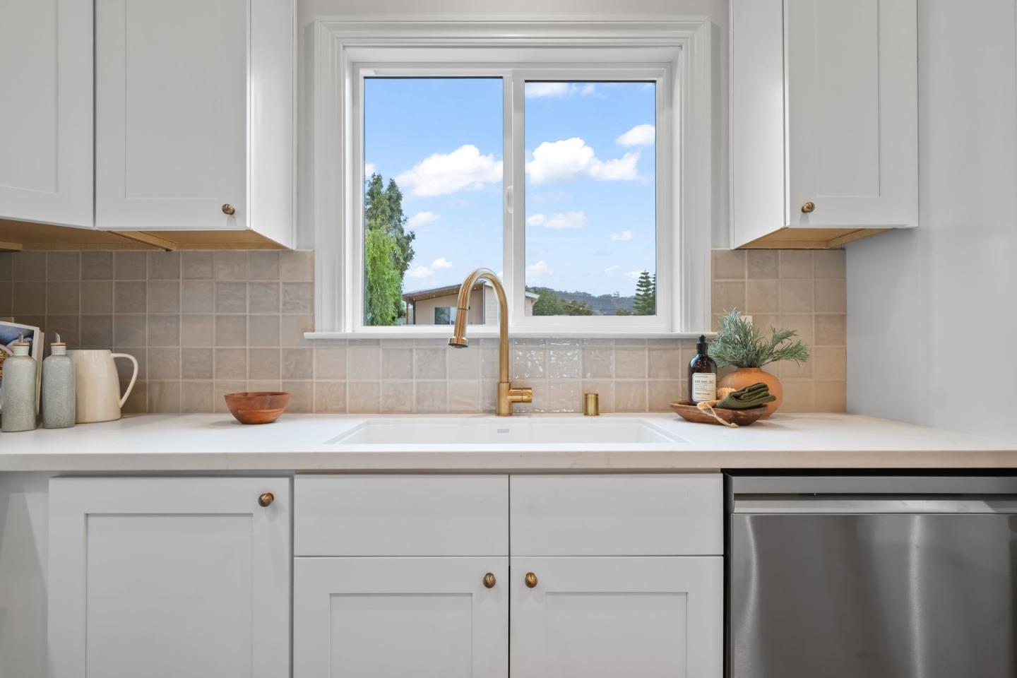 Detail Gallery Image 17 of 53 For 111 Poplar Ave, San Bruno,  CA 94066 - 4 Beds | 3 Baths