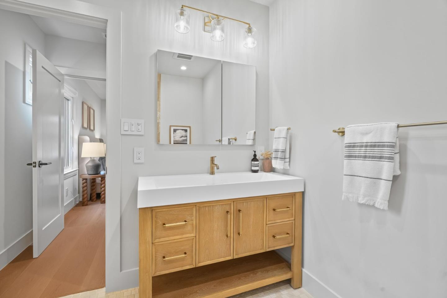 Detail Gallery Image 24 of 53 For 111 Poplar Ave, San Bruno,  CA 94066 - 4 Beds | 3 Baths