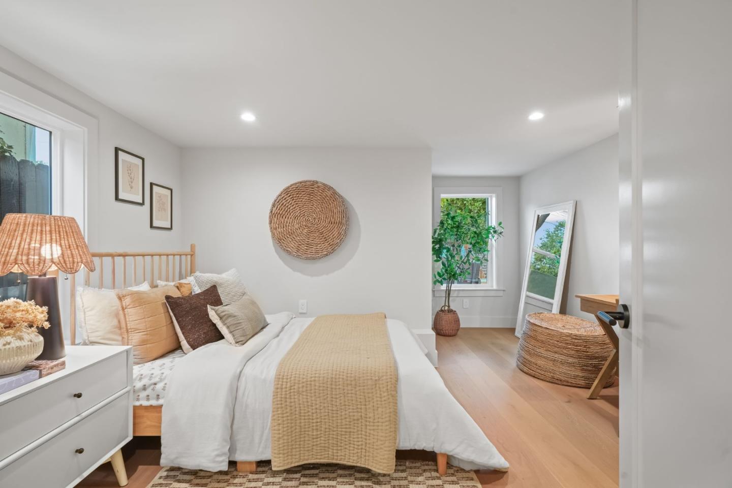 Detail Gallery Image 32 of 53 For 111 Poplar Ave, San Bruno,  CA 94066 - 4 Beds | 3 Baths