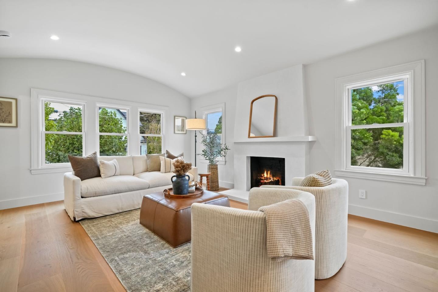 Detail Gallery Image 9 of 53 For 111 Poplar Ave, San Bruno,  CA 94066 - 4 Beds | 3 Baths