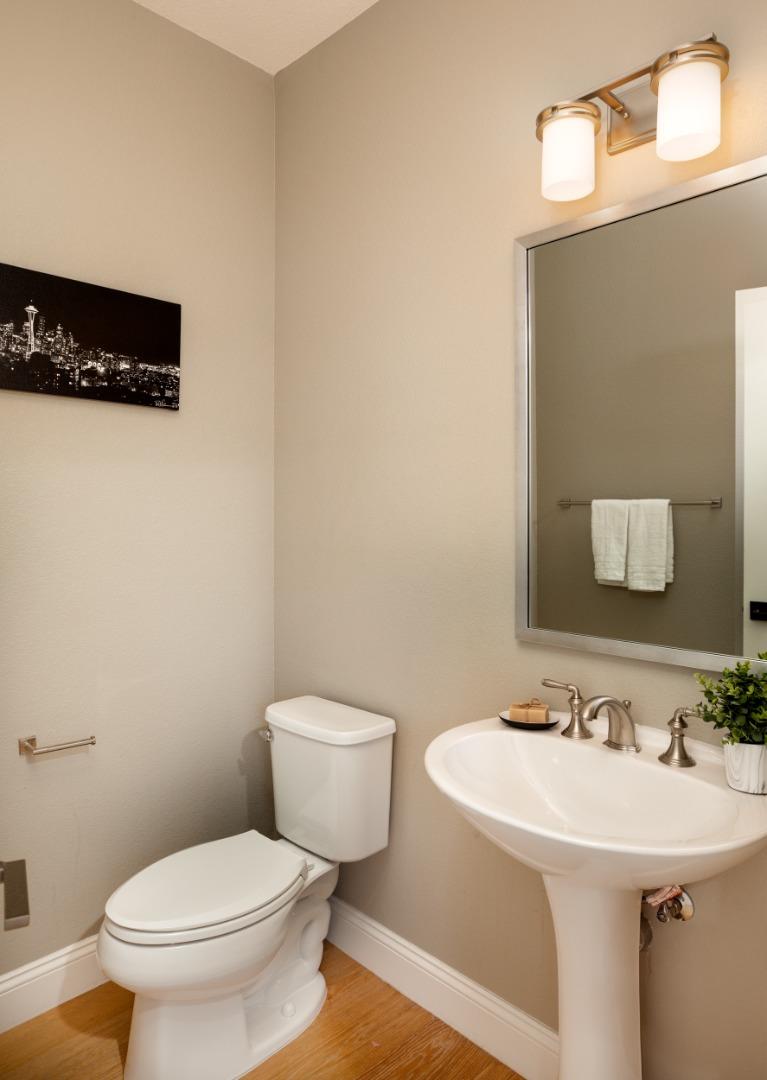 Detail Gallery Image 10 of 33 For 8 Kentfield Ct, Redwood City,  CA 94061 - 3 Beds | 2/1 Baths