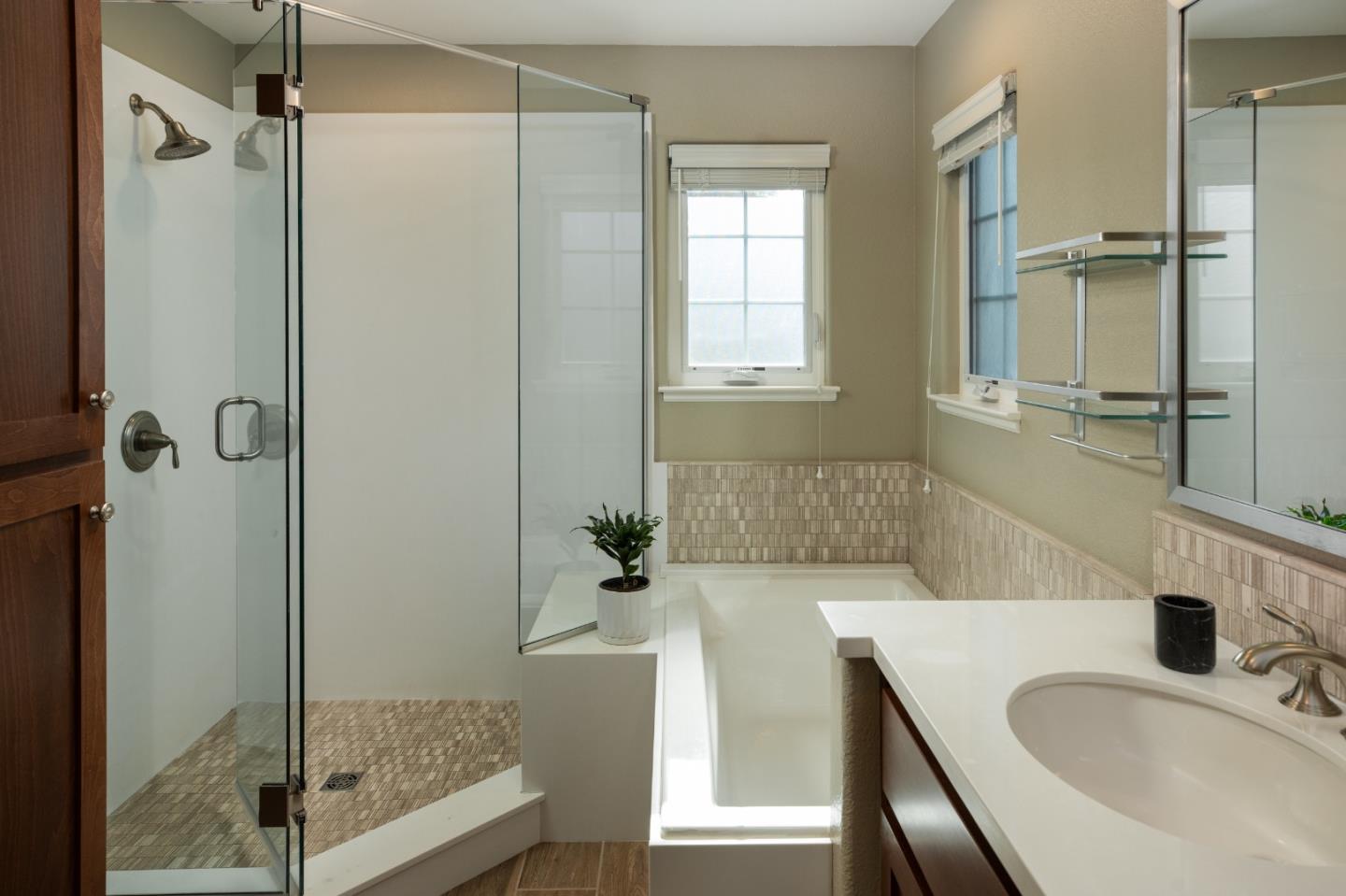 Detail Gallery Image 13 of 33 For 8 Kentfield Ct, Redwood City,  CA 94061 - 3 Beds | 2/1 Baths