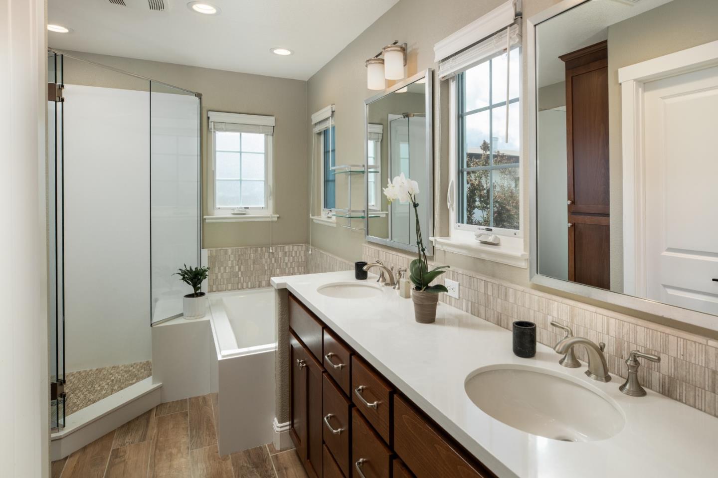 Detail Gallery Image 14 of 33 For 8 Kentfield Ct, Redwood City,  CA 94061 - 3 Beds | 2/1 Baths