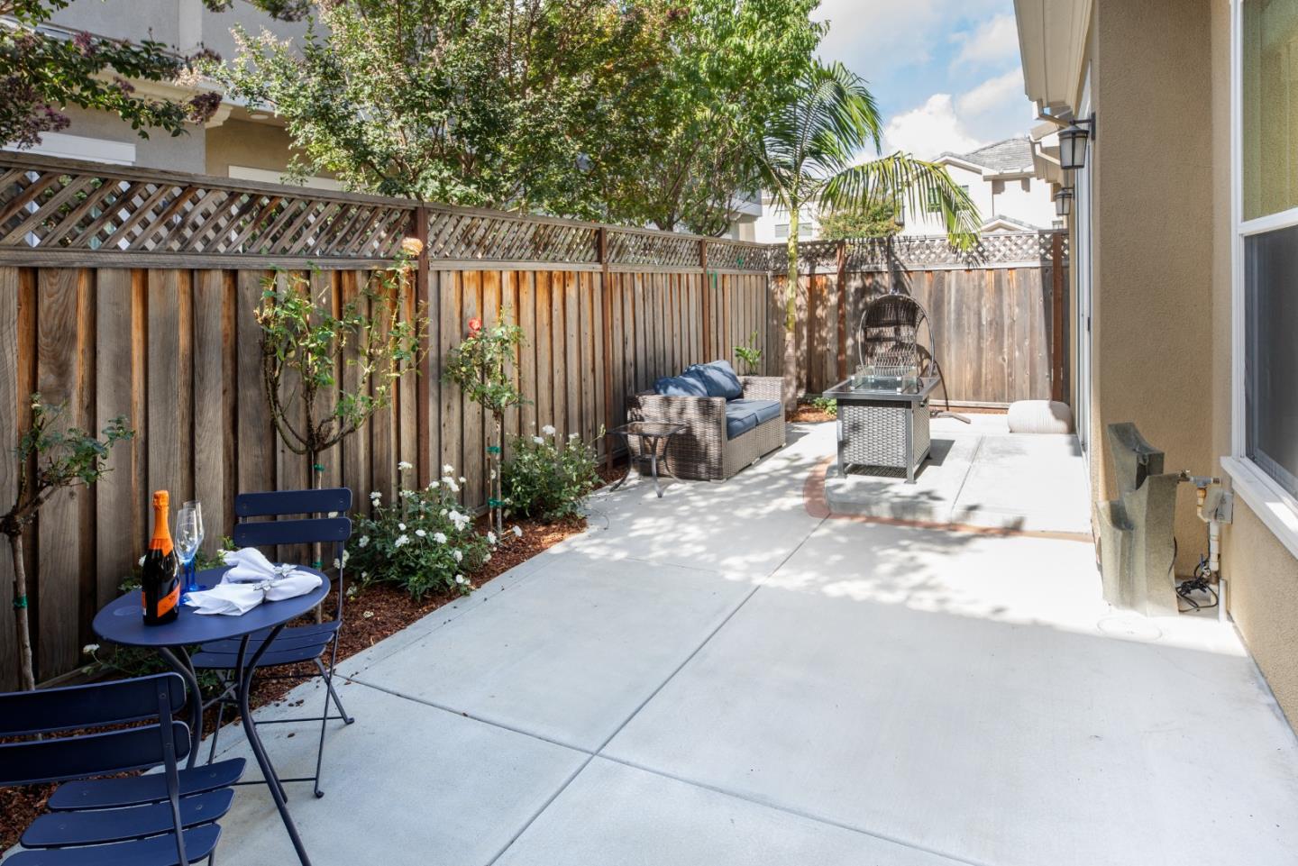 Detail Gallery Image 21 of 33 For 8 Kentfield Ct, Redwood City,  CA 94061 - 3 Beds | 2/1 Baths