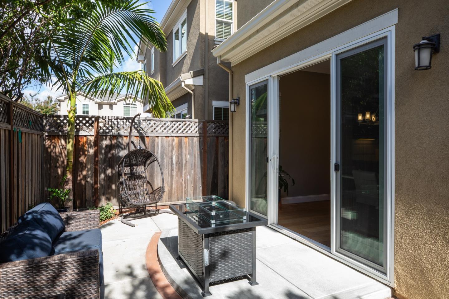 Detail Gallery Image 22 of 33 For 8 Kentfield Ct, Redwood City,  CA 94061 - 3 Beds | 2/1 Baths