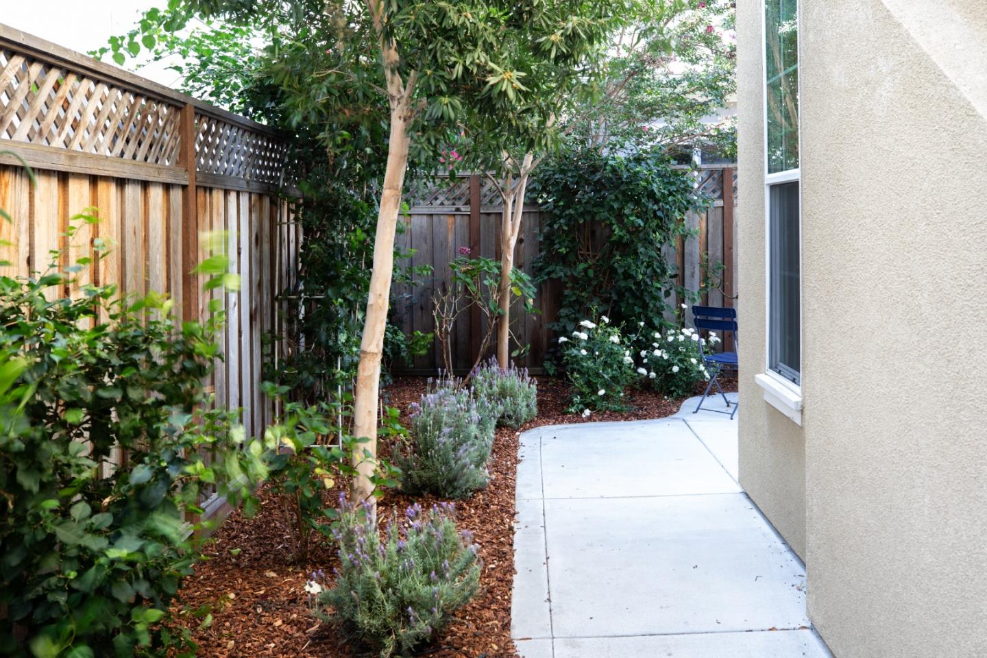 Detail Gallery Image 24 of 33 For 8 Kentfield Ct, Redwood City,  CA 94061 - 3 Beds | 2/1 Baths