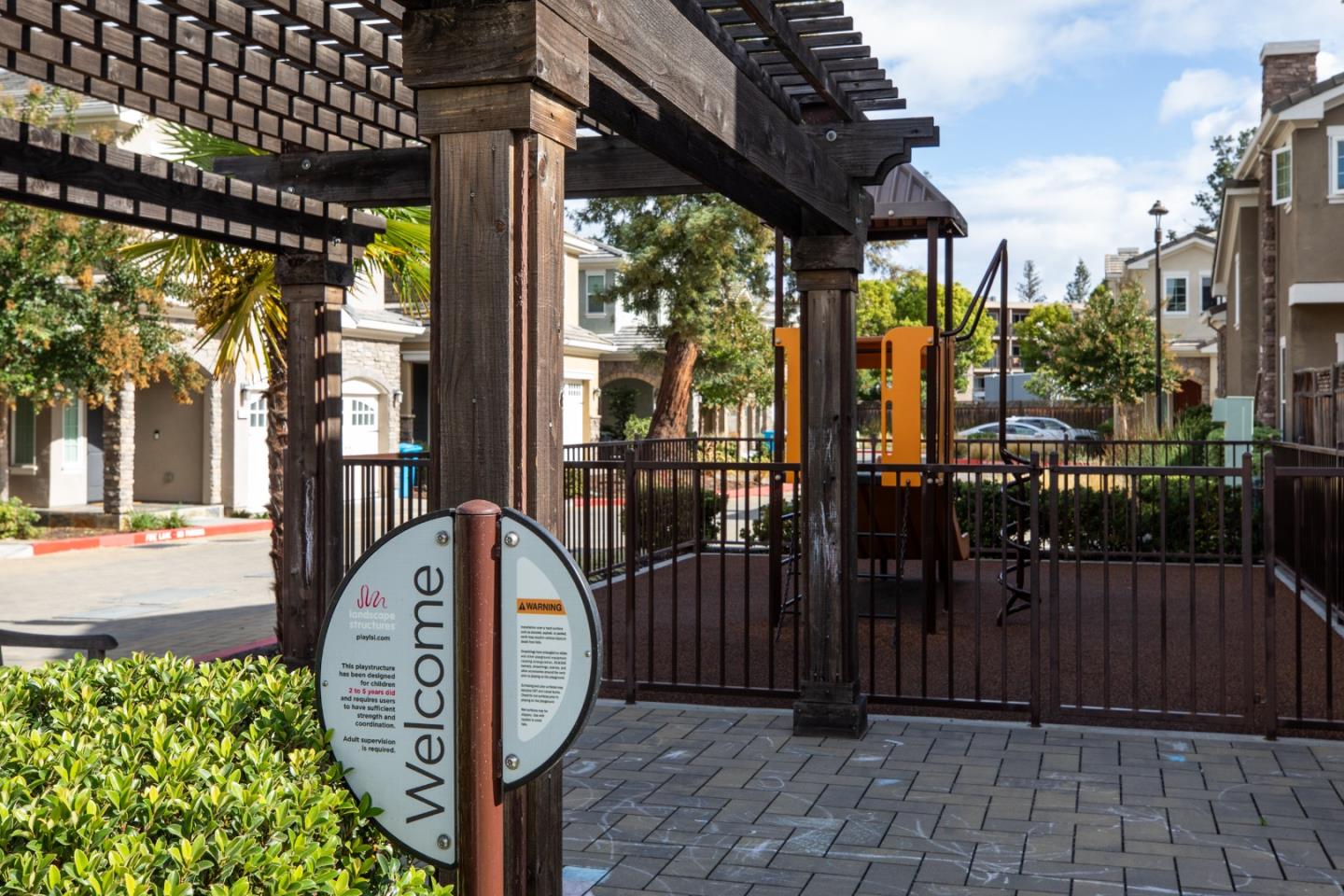 Detail Gallery Image 26 of 33 For 8 Kentfield Ct, Redwood City,  CA 94061 - 3 Beds | 2/1 Baths