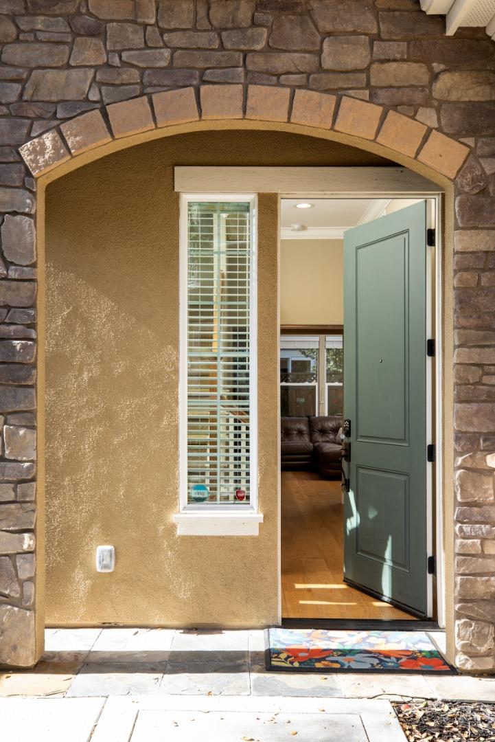 Detail Gallery Image 3 of 33 For 8 Kentfield Ct, Redwood City,  CA 94061 - 3 Beds | 2/1 Baths