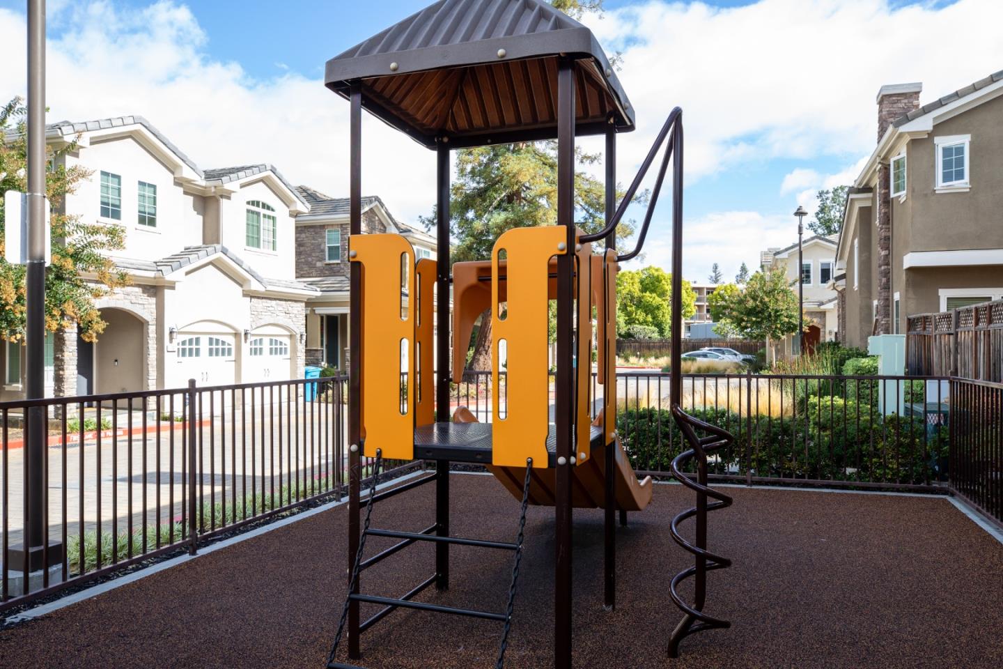 Detail Gallery Image 31 of 33 For 8 Kentfield Ct, Redwood City,  CA 94061 - 3 Beds | 2/1 Baths