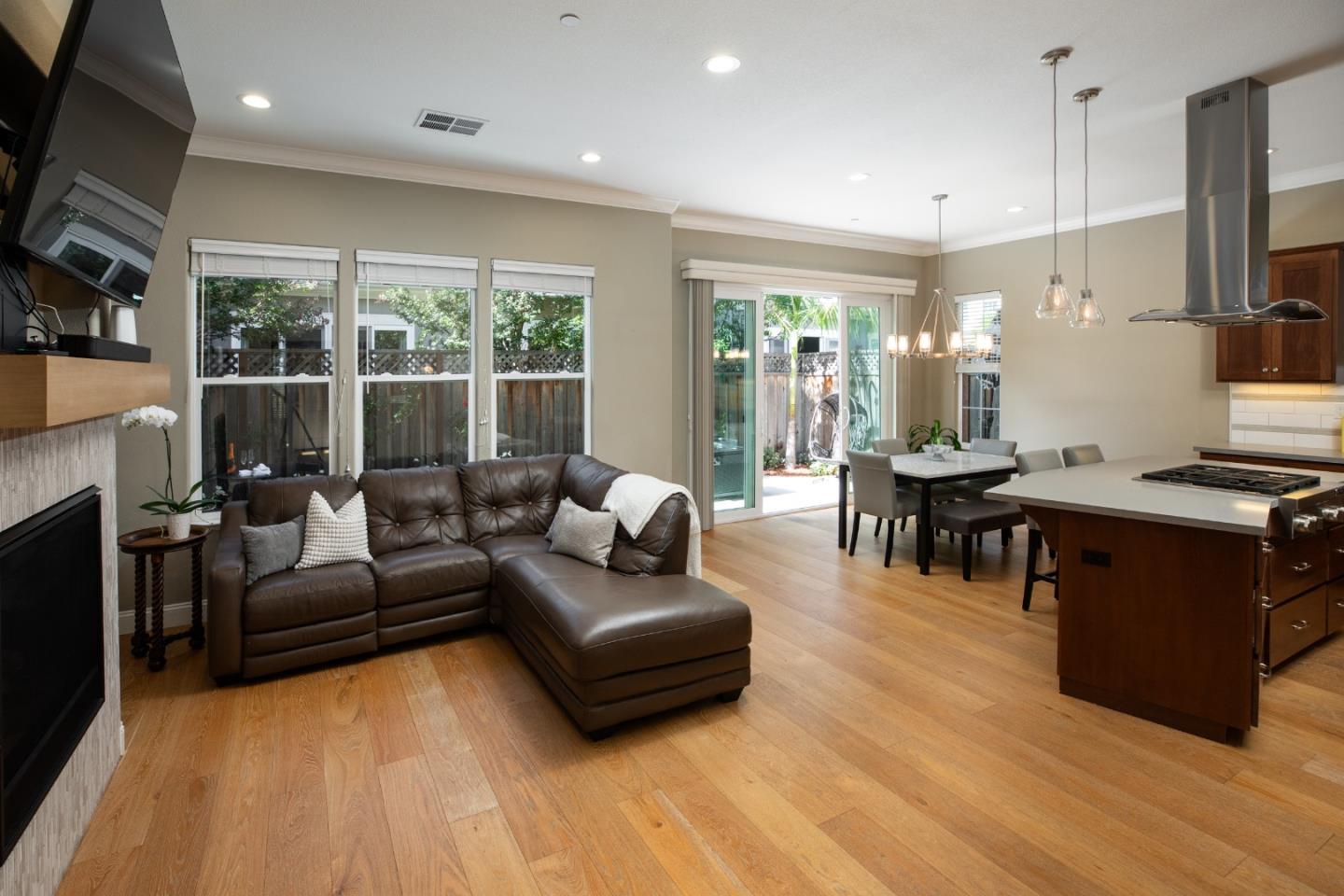 Detail Gallery Image 5 of 33 For 8 Kentfield Ct, Redwood City,  CA 94061 - 3 Beds | 2/1 Baths