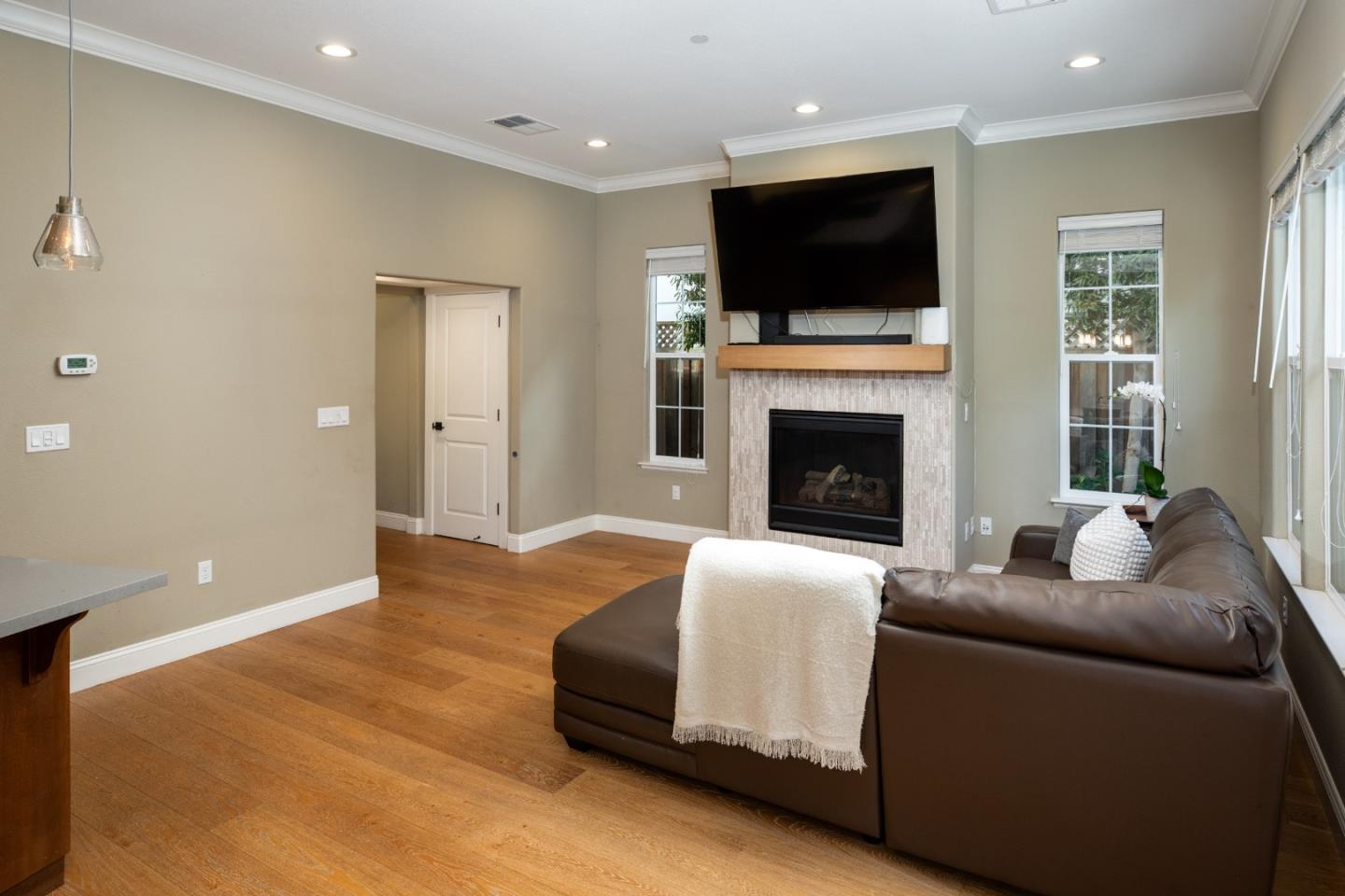 Detail Gallery Image 6 of 33 For 8 Kentfield Ct, Redwood City,  CA 94061 - 3 Beds | 2/1 Baths