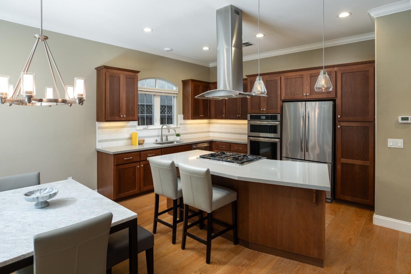 Detail Gallery Image 7 of 33 For 8 Kentfield Ct, Redwood City,  CA 94061 - 3 Beds | 2/1 Baths