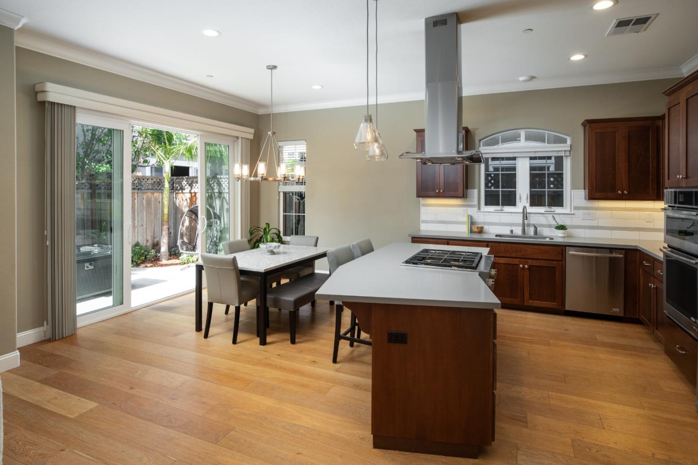 Detail Gallery Image 8 of 33 For 8 Kentfield Ct, Redwood City,  CA 94061 - 3 Beds | 2/1 Baths