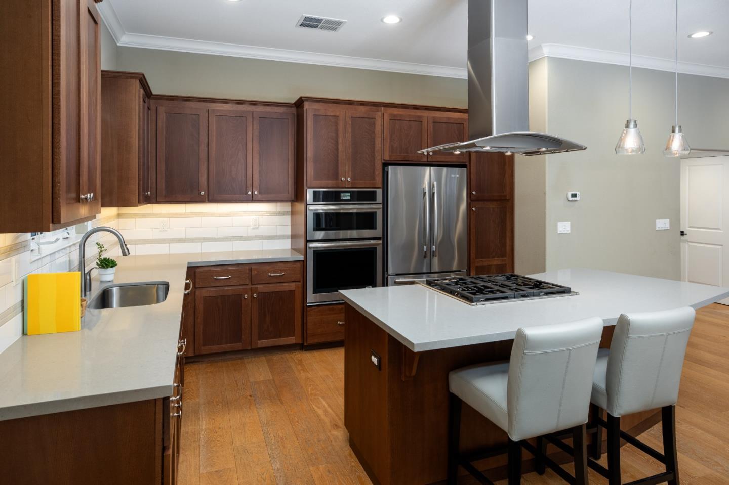 Detail Gallery Image 9 of 33 For 8 Kentfield Ct, Redwood City,  CA 94061 - 3 Beds | 2/1 Baths