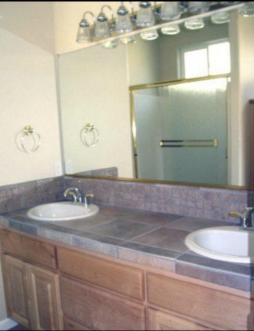 Detail Gallery Image 5 of 13 For 559 Silver Leaf Dr, Oroville,  CA 95966 - 5 Beds | 3 Baths