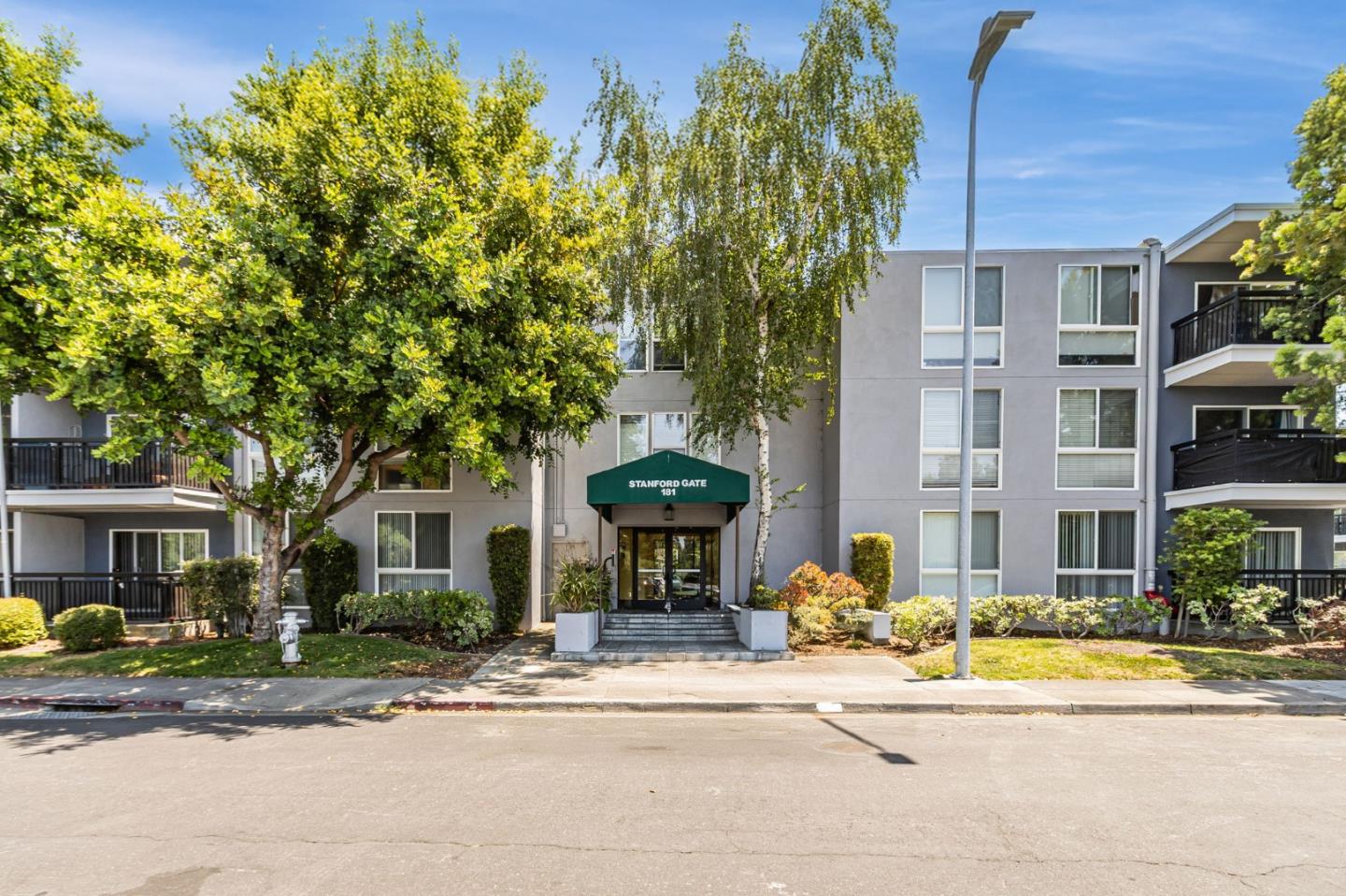 Detail Gallery Image 2 of 44 For 181 Del Medio Ave #307,  Mountain View,  CA 94040 - 2 Beds | 1 Baths