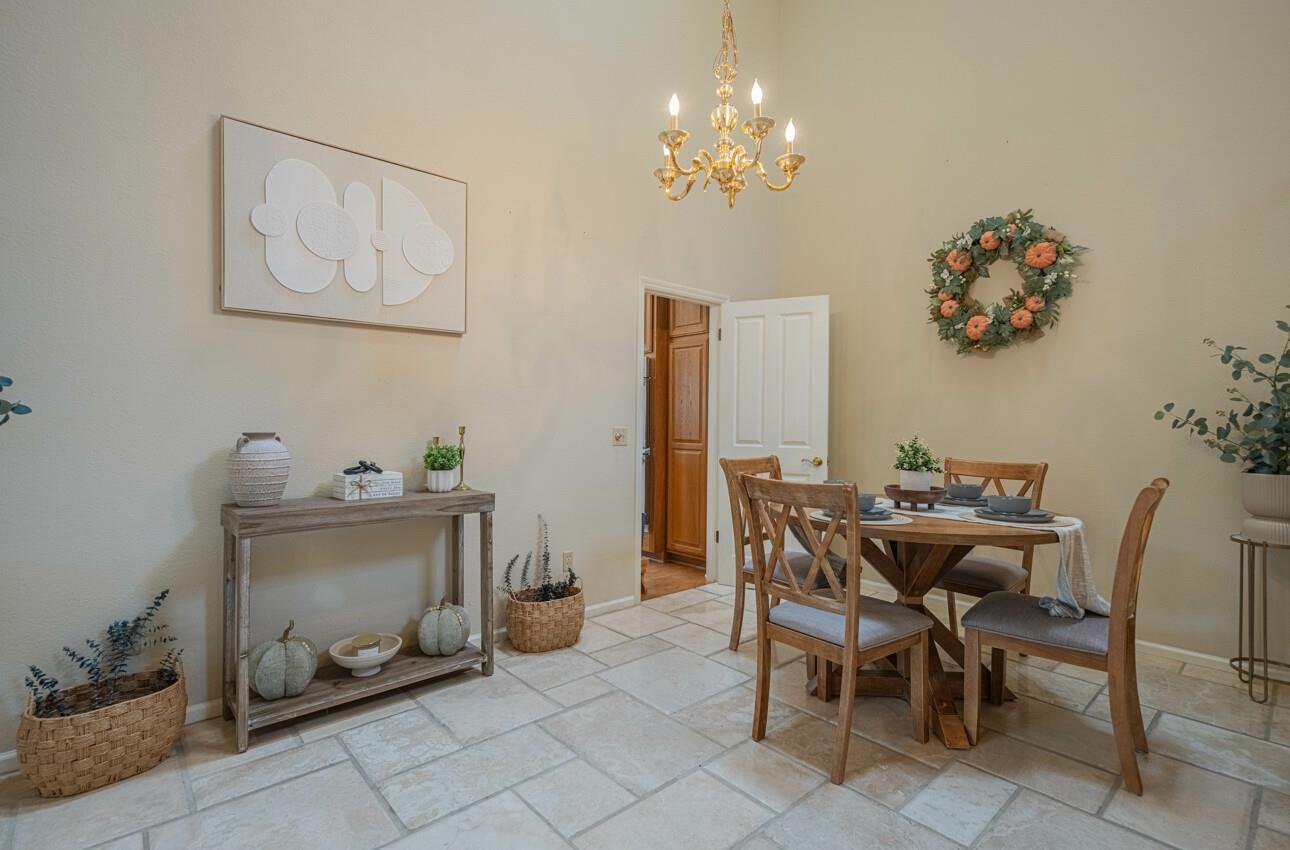 Detail Gallery Image 14 of 57 For 14285 Mountain Quail Rd, Salinas,  CA 93908 - 4 Beds | 3 Baths