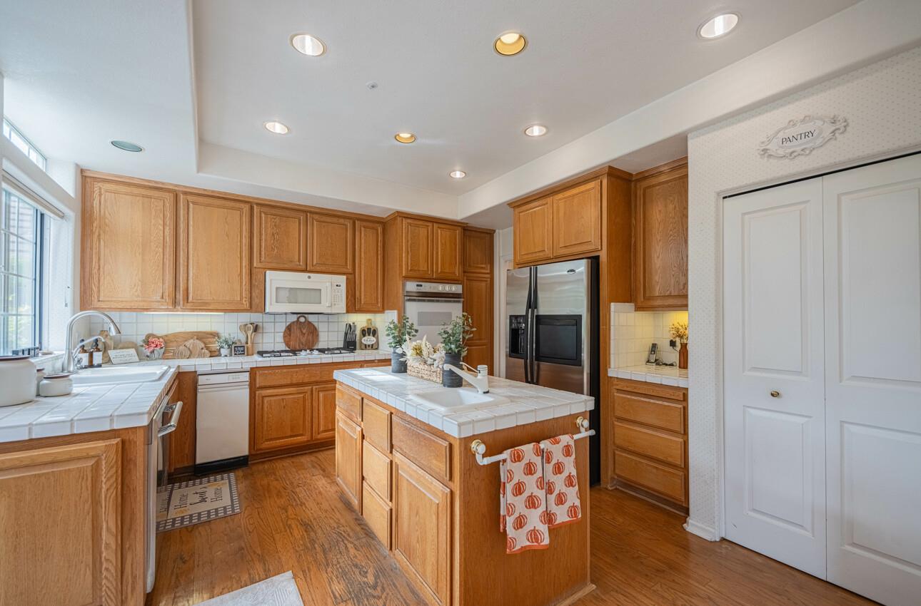 Detail Gallery Image 15 of 57 For 14285 Mountain Quail Rd, Salinas,  CA 93908 - 4 Beds | 3 Baths