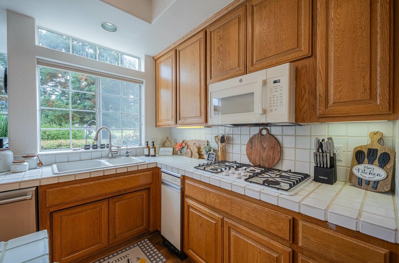 Detail Gallery Image 16 of 57 For 14285 Mountain Quail Rd, Salinas,  CA 93908 - 4 Beds | 3 Baths