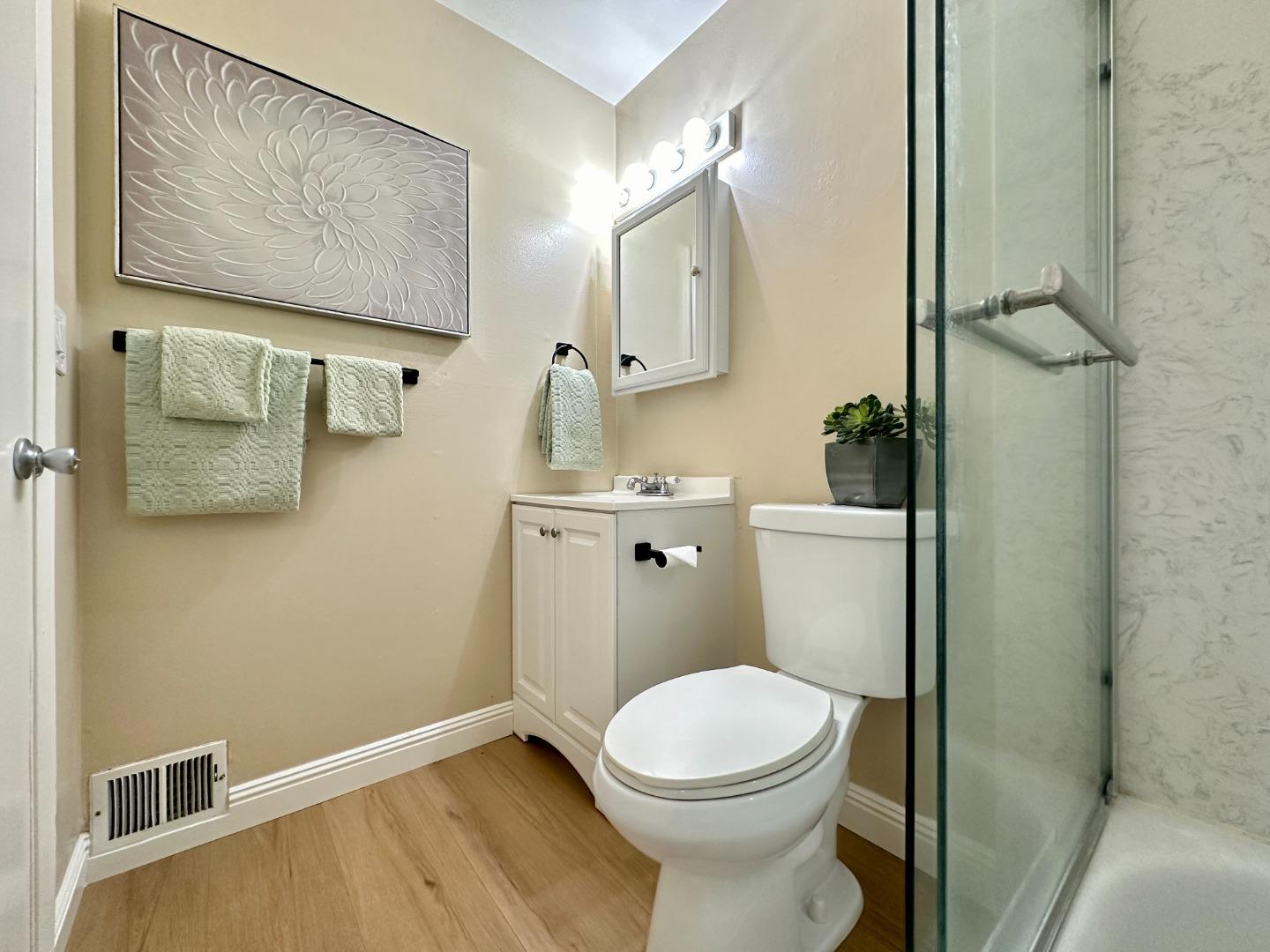 Detail Gallery Image 16 of 31 For 2122 Arroyo Ct #3,  Pleasanton,  CA 94588 - 2 Beds | 1 Baths