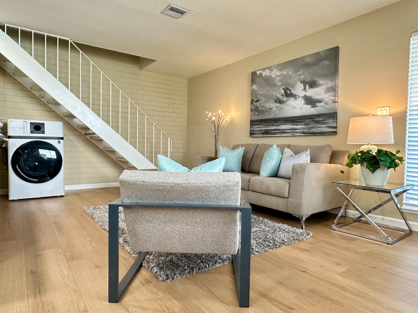 Detail Gallery Image 4 of 31 For 2122 Arroyo Ct #3,  Pleasanton,  CA 94588 - 2 Beds | 1 Baths