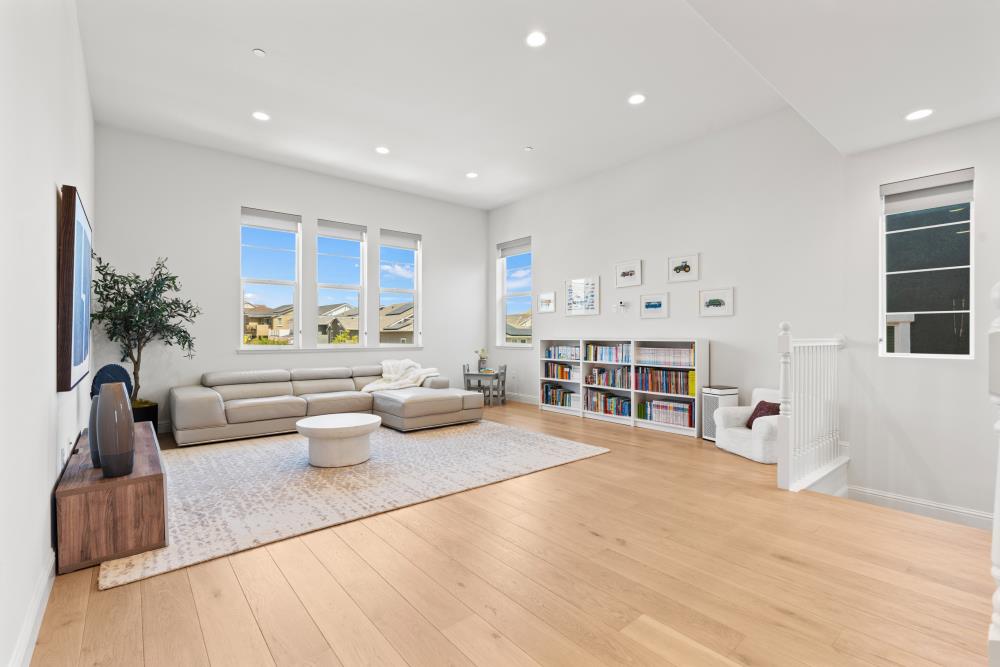 Detail Gallery Image 17 of 54 For 4190 Oak Knoll Dr, Dublin,  CA 94568 - 4 Beds | 3 Baths