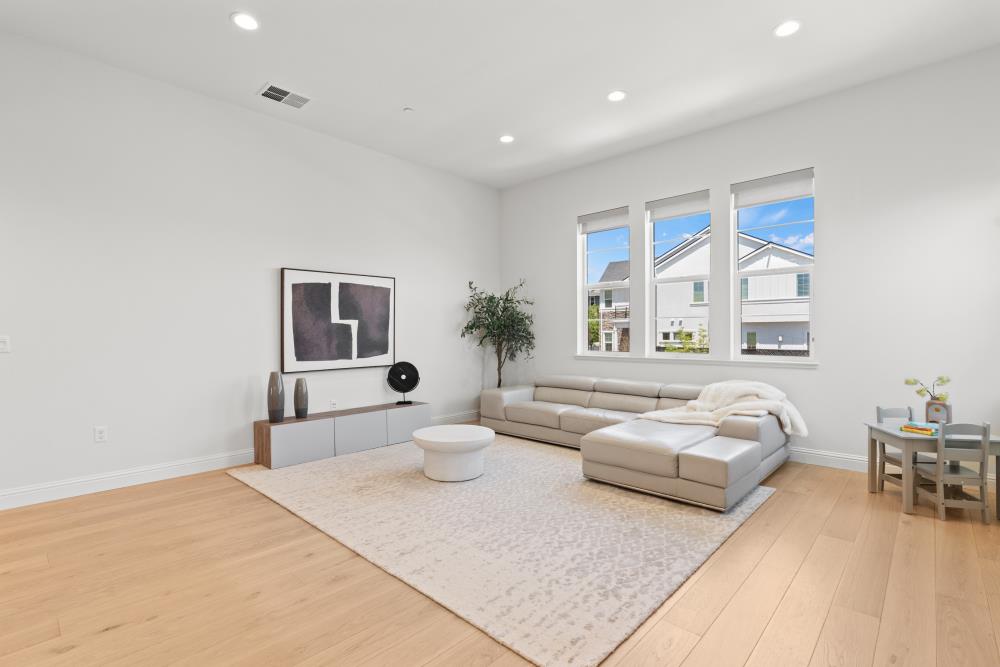 Detail Gallery Image 18 of 54 For 4190 Oak Knoll Dr, Dublin,  CA 94568 - 4 Beds | 3 Baths