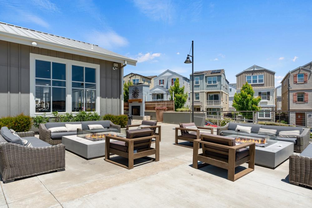 Detail Gallery Image 49 of 54 For 4190 Oak Knoll Dr, Dublin,  CA 94568 - 4 Beds | 3 Baths